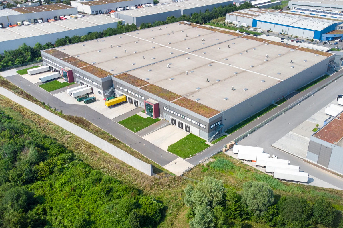 hale, magazyny, zakłady